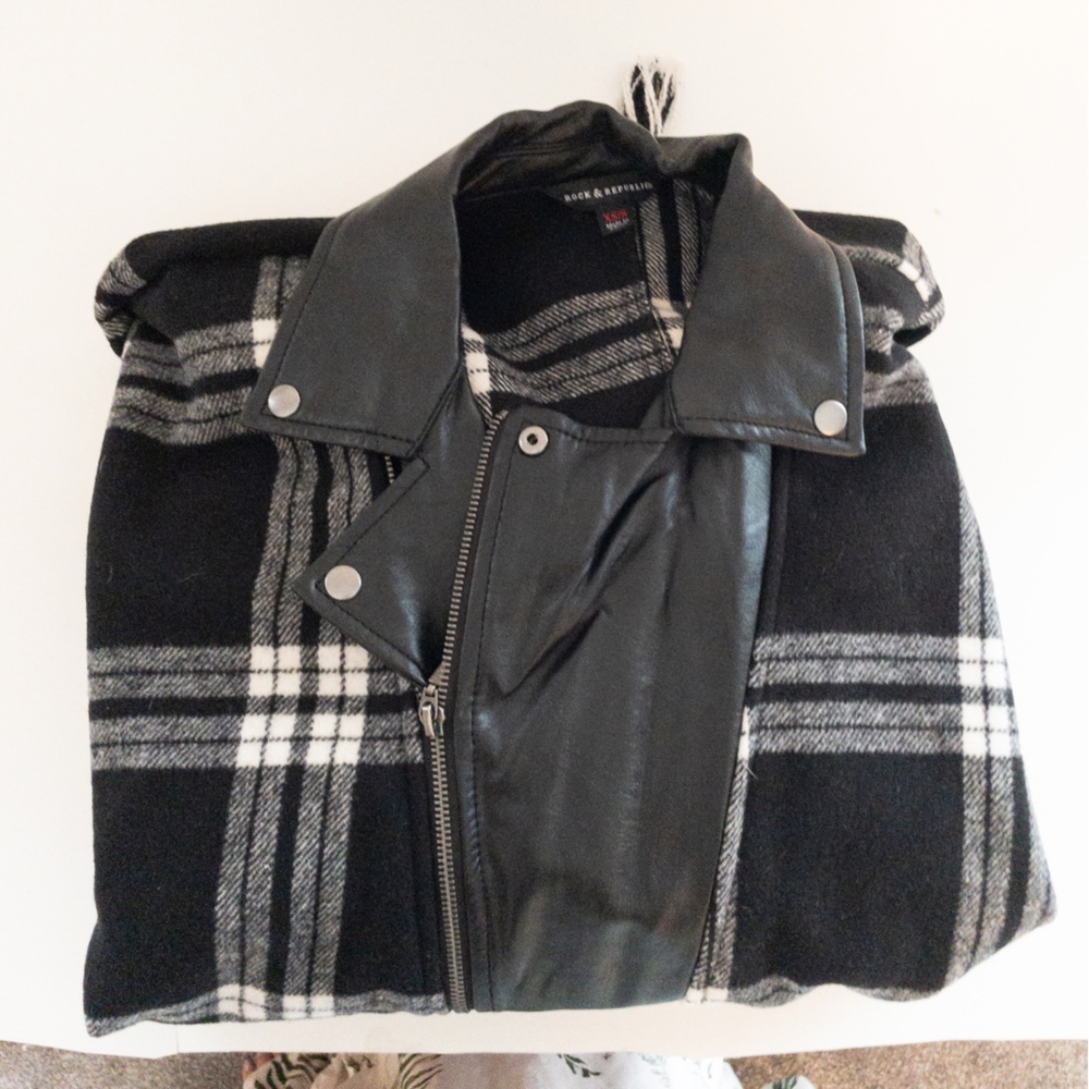 Rock & Republic Black White Plaid Poncho Wrap Faux Leather Collar S - Picture 6 of 6